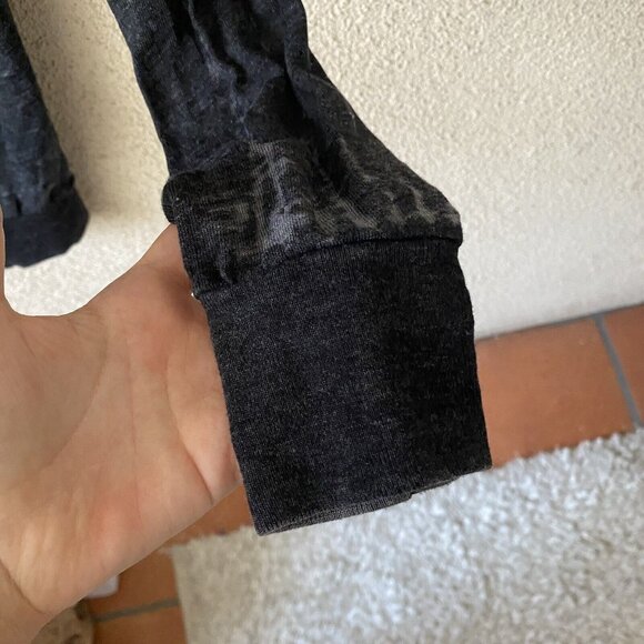 Chaser Revolve Top Black “NEW YORK XOXO" Lips Long Sleeve Sweater NEW Small - Picture 11 of 11